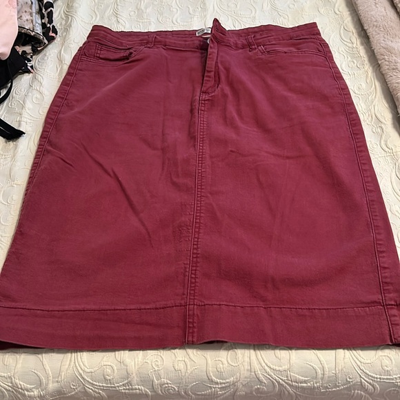 Jade Mackenzie Dresses & Skirts - Jade Mackenzie ladies maroon skirt 36 waist 26 long